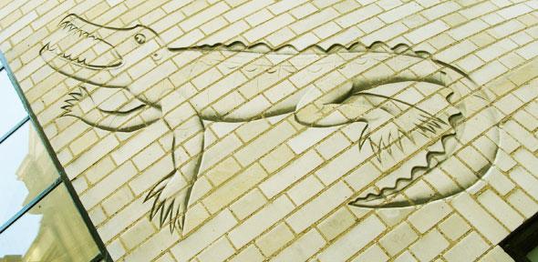 Mond Building crocodile